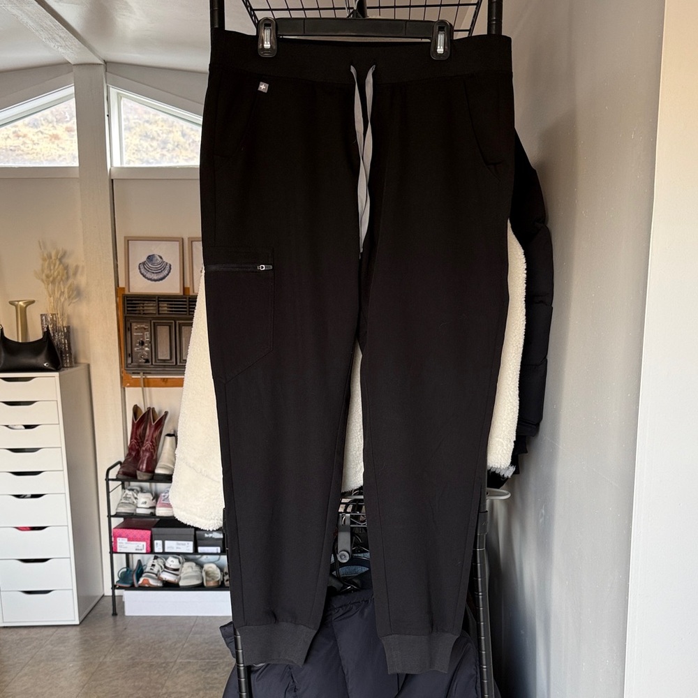 Figs Black Zamora Jogger Scrub Bottoms